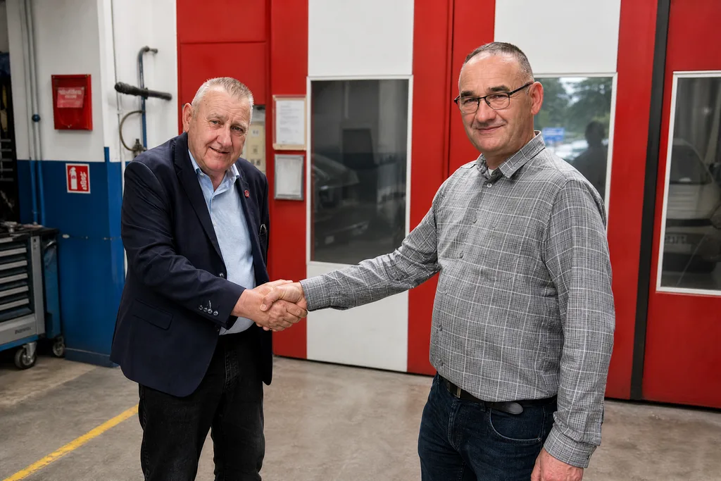 Właściciele Auto-Robot-System — uścisk dłoni w warsztacie